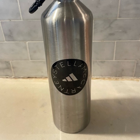 Stylish Stella McCartney water bottle - Picture 2 of 3